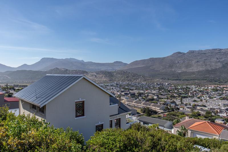 5 Bedroom Property for Sale in Fish Hoek Western Cape